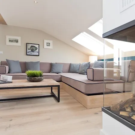 Duenenpalais App 25 *